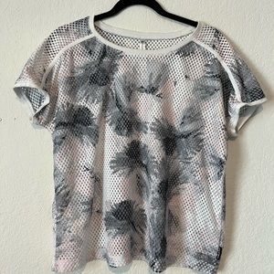 Fabletics, loose fit jersey style workout shirt - size medium